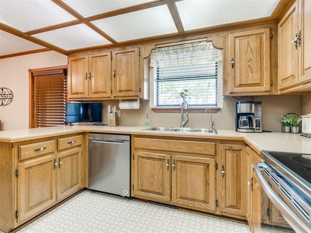 12200 Royal Coach Drive, Yukon, OK 73099