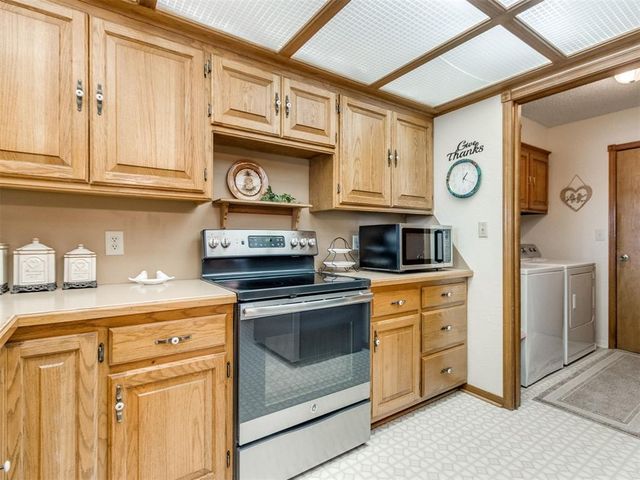 12200 Royal Coach Drive, Yukon, OK 73099