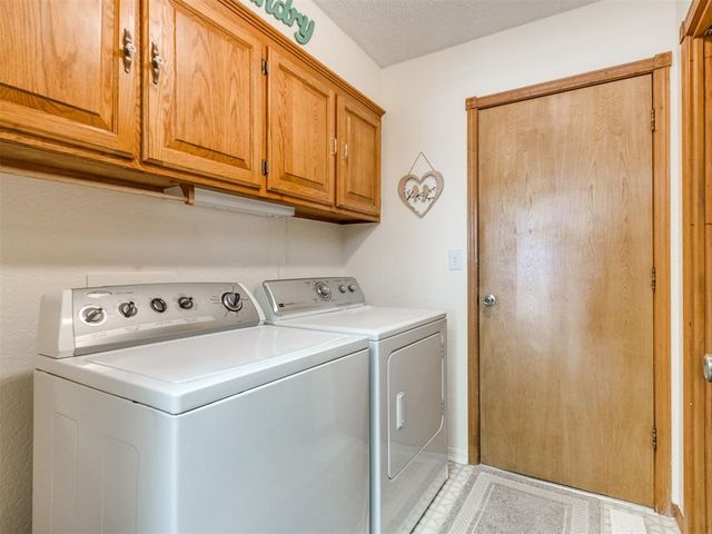 12200 Royal Coach Drive, Yukon, OK 73099