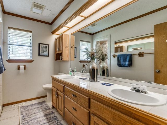 12200 Royal Coach Drive, Yukon, OK 73099
