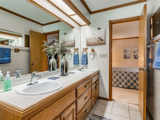 12200 Royal Coach Drive, Yukon, OK 73099
