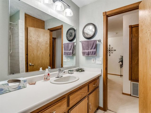 12200 Royal Coach Drive, Yukon, OK 73099