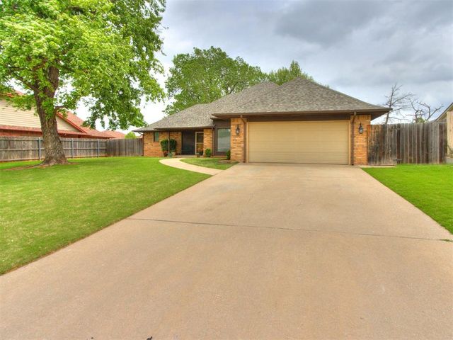 12200 Royal Coach Drive, Yukon, OK 73099