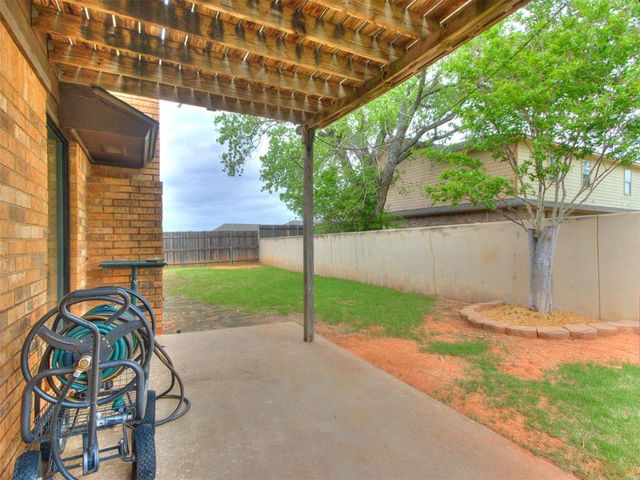12200 Royal Coach Drive, Yukon, OK 73099