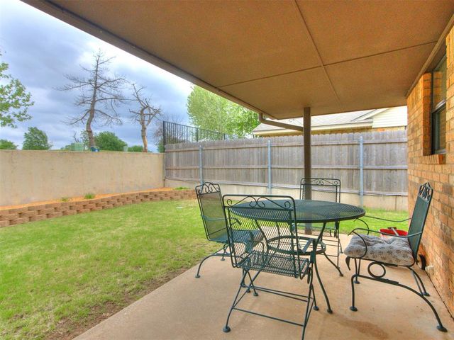 12200 Royal Coach Drive, Yukon, OK 73099