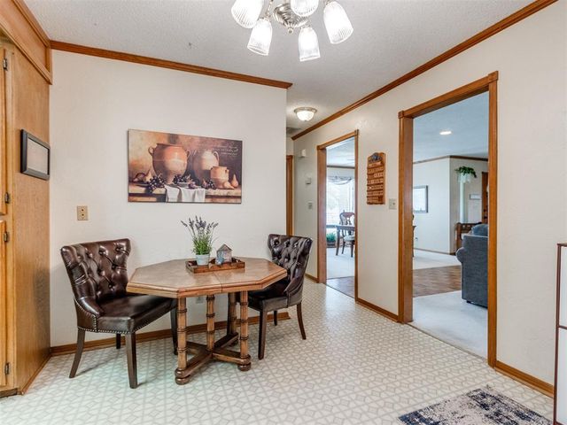 12200 Royal Coach Drive, Yukon, OK 73099