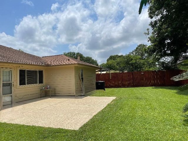 2411 Woodwind Rd, Richmond, TX 77406
