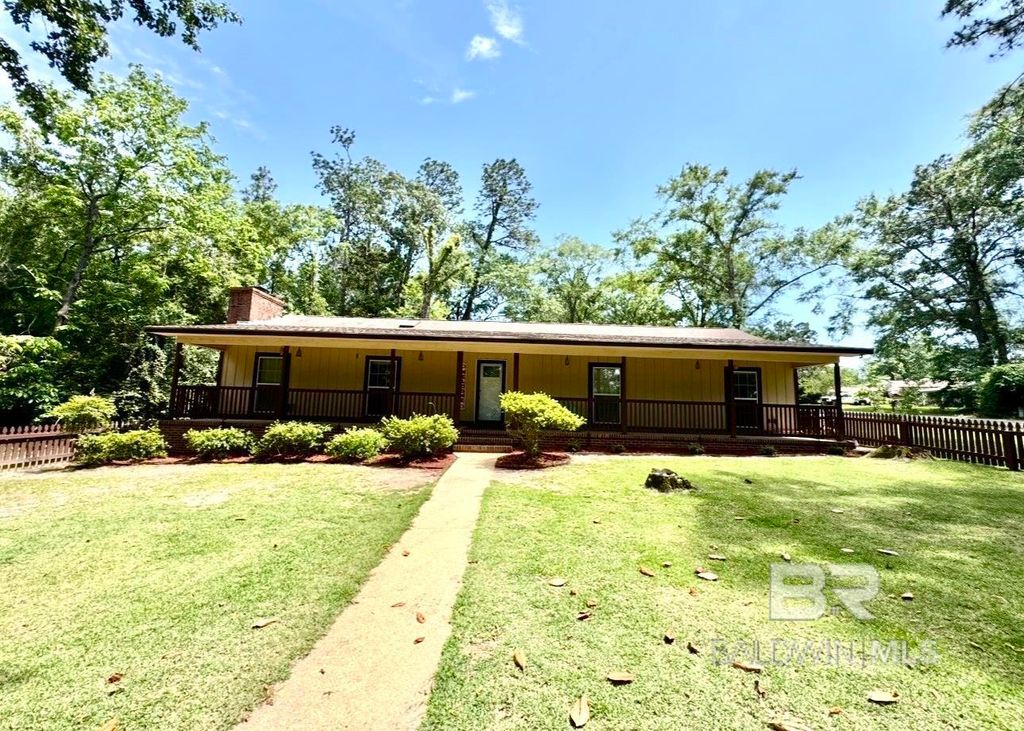 806 Lakeview Drive, Bay Minette, AL 36507