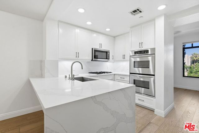 5625 Crescent Parkway 301, Playa Vista, CA 90094