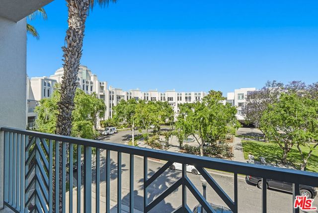 5625 Crescent Parkway 301, Playa Vista, CA 90094