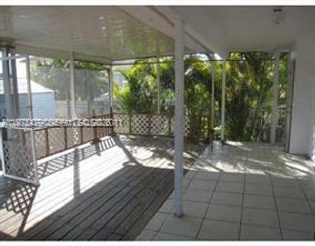 109 SW 1st Ave, Hallandale Beach, FL 33009