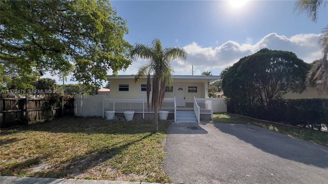 109 SW 1st Ave, Hallandale Beach, FL 33009