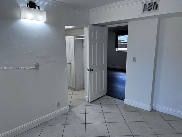 109 SW 1st Ave, Hallandale Beach, FL 33009