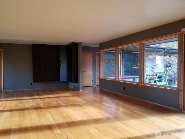 18427 91st Place W, Edmonds, WA 98026