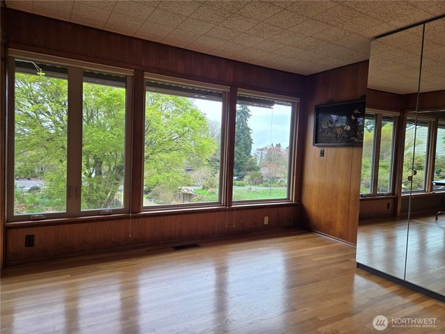 18427 91st Place W, Edmonds, WA 98026