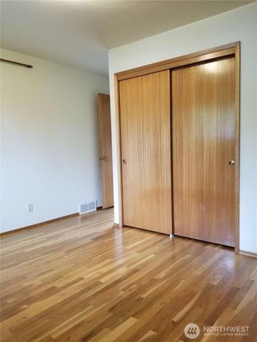 18427 91st Place W, Edmonds, WA 98026