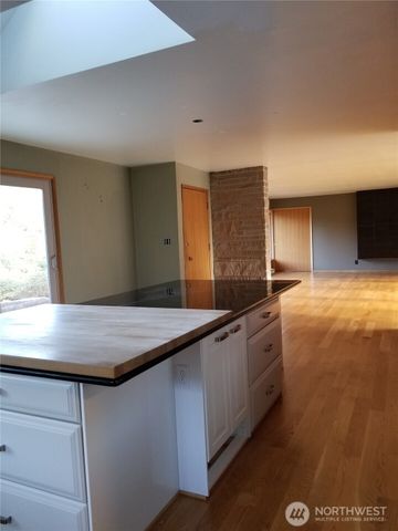 18427 91st Place W, Edmonds, WA 98026