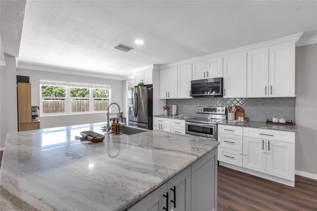 11304 LEPRECHAUN DRIVE, Riverview, FL 33569