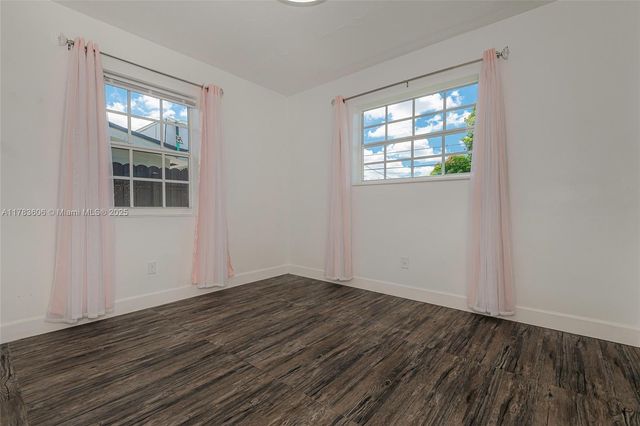 534 W 16th St, Hialeah, FL 33010