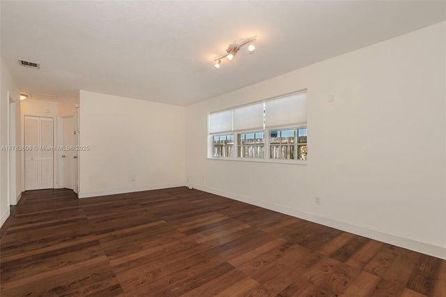 534 W 16th St, Hialeah, FL 33010
