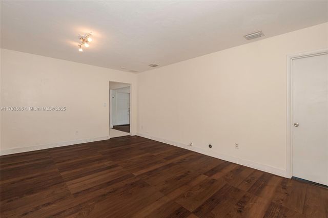 534 W 16th St, Hialeah, FL 33010