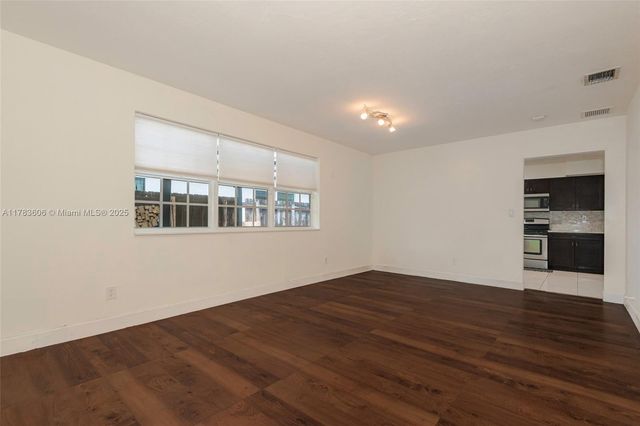534 W 16th St, Hialeah, FL 33010