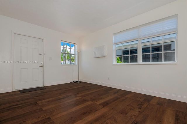 534 W 16th St, Hialeah, FL 33010