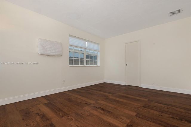 534 W 16th St, Hialeah, FL 33010