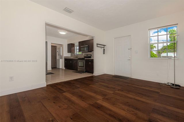 534 W 16th St, Hialeah, FL 33010