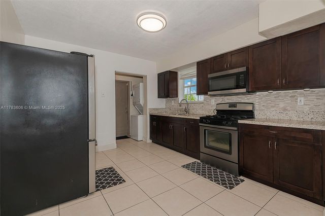 534 W 16th St, Hialeah, FL 33010