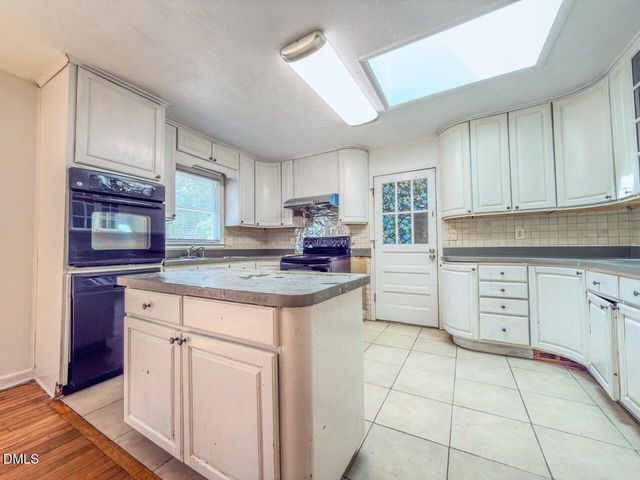933 Greenwood Circle, Cary, NC 27511