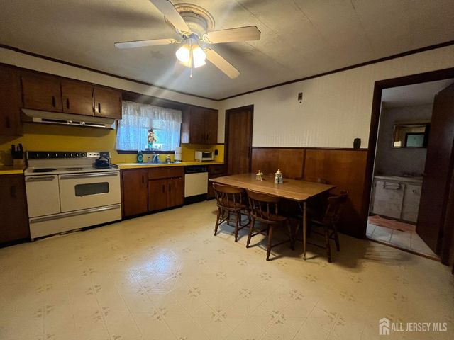 166 Pulaski Avenue, Sayreville, NJ 08872