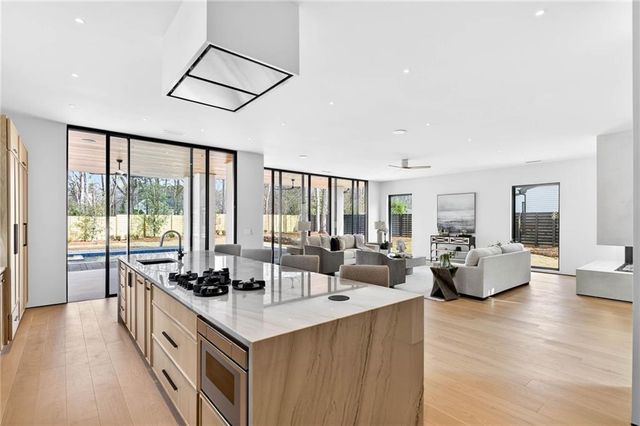 195 Pebble Trail, Alpharetta, GA 30009