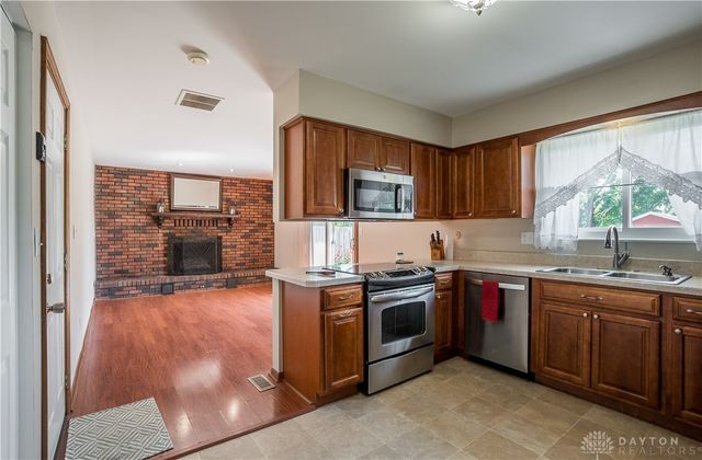 185 Katy Lane, Englewood, OH 45322