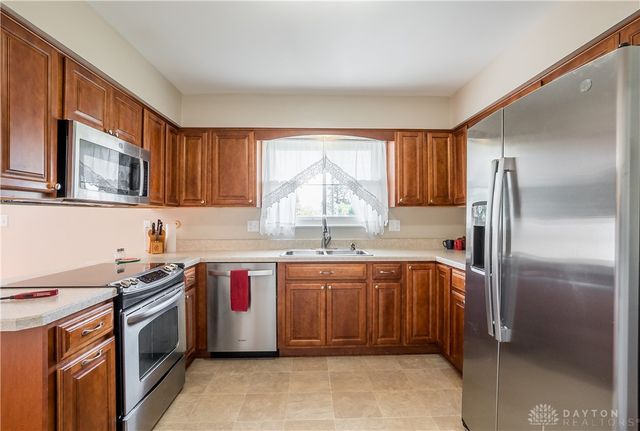 185 Katy Lane, Englewood, OH 45322