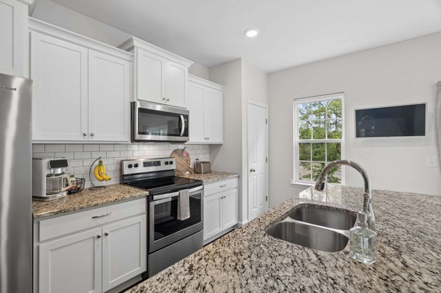 1027 Avery Park Dr, Smyrna, TN 37167