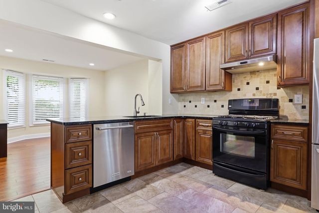 44 GAYLORD CT, Newtown, PA 18940