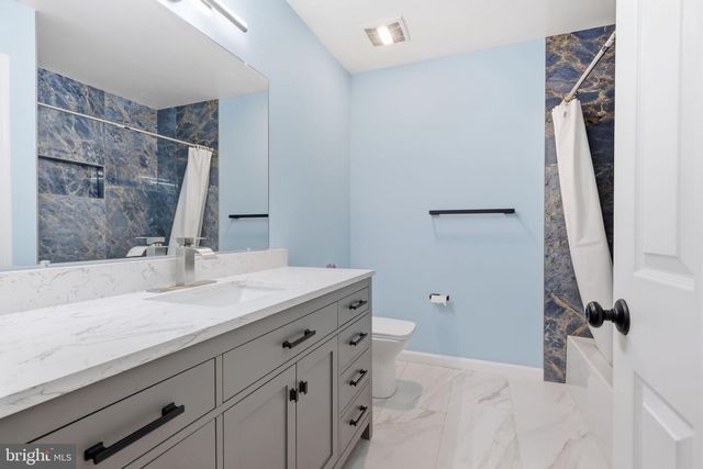 44 GAYLORD CT, Newtown, PA 18940