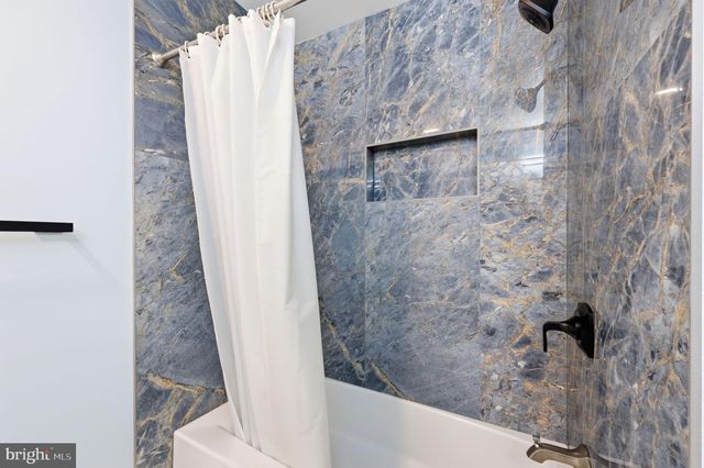 44 GAYLORD CT, Newtown, PA 18940