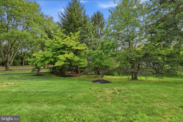 44 GAYLORD CT, Newtown, PA 18940