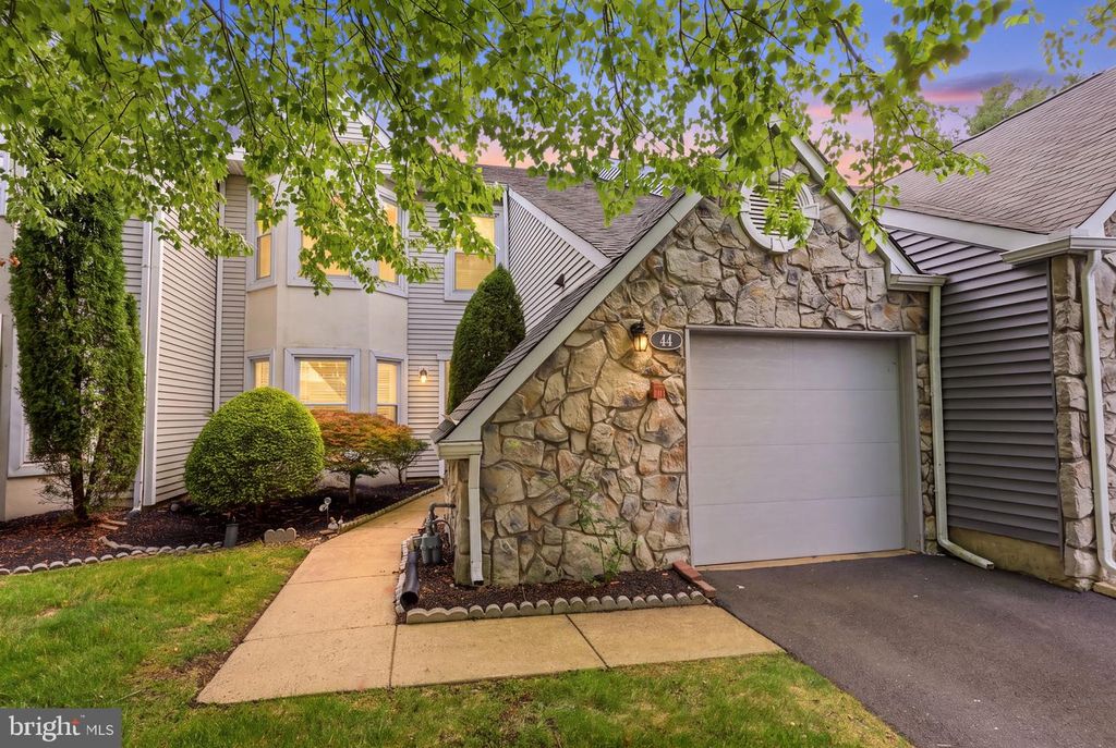 44 GAYLORD CT, Newtown, PA 18940
