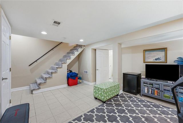 430 E 63rd Terrace, Kansas City, MO 64110