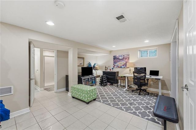 430 E 63rd Terrace, Kansas City, MO 64110