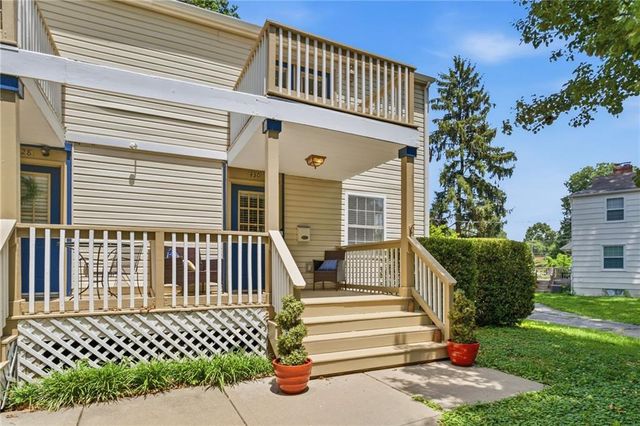 430 E 63rd Terrace, Kansas City, MO 64110