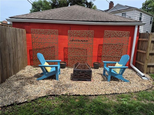 430 E 63rd Terrace, Kansas City, MO 64110