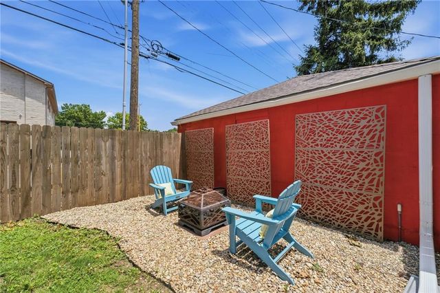 430 E 63rd Terrace, Kansas City, MO 64110