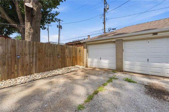 430 E 63rd Terrace, Kansas City, MO 64110