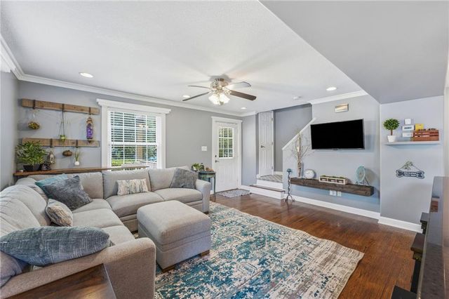 430 E 63rd Terrace, Kansas City, MO 64110