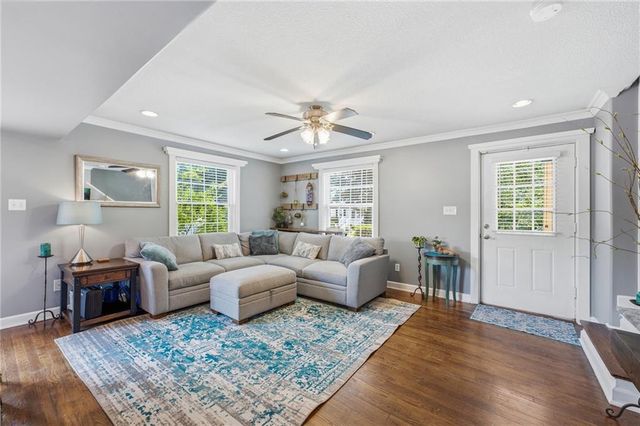 430 E 63rd Terrace, Kansas City, MO 64110