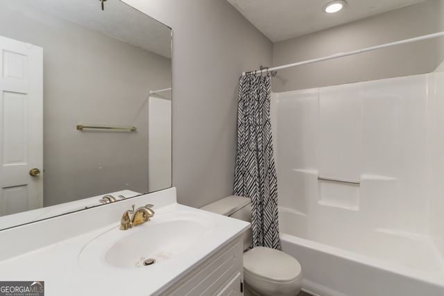 1351 Middleburg Hunt, Lawrenceville, GA 30043